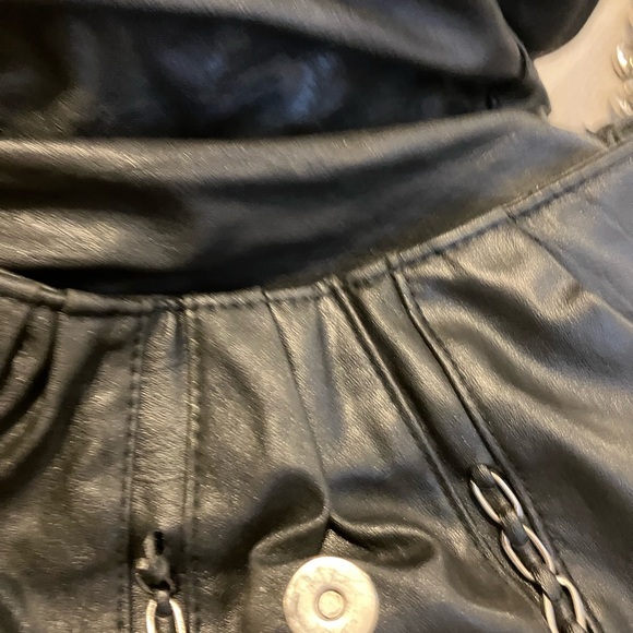 Elegant Black Chain-Embellished leather Women's Bag - Picture 4 of 4